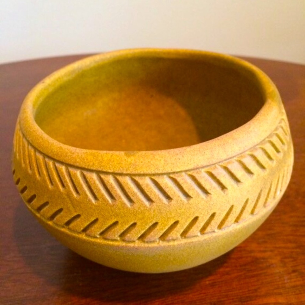 Vintage Alabama – Coushatta tribes bowl, signed
